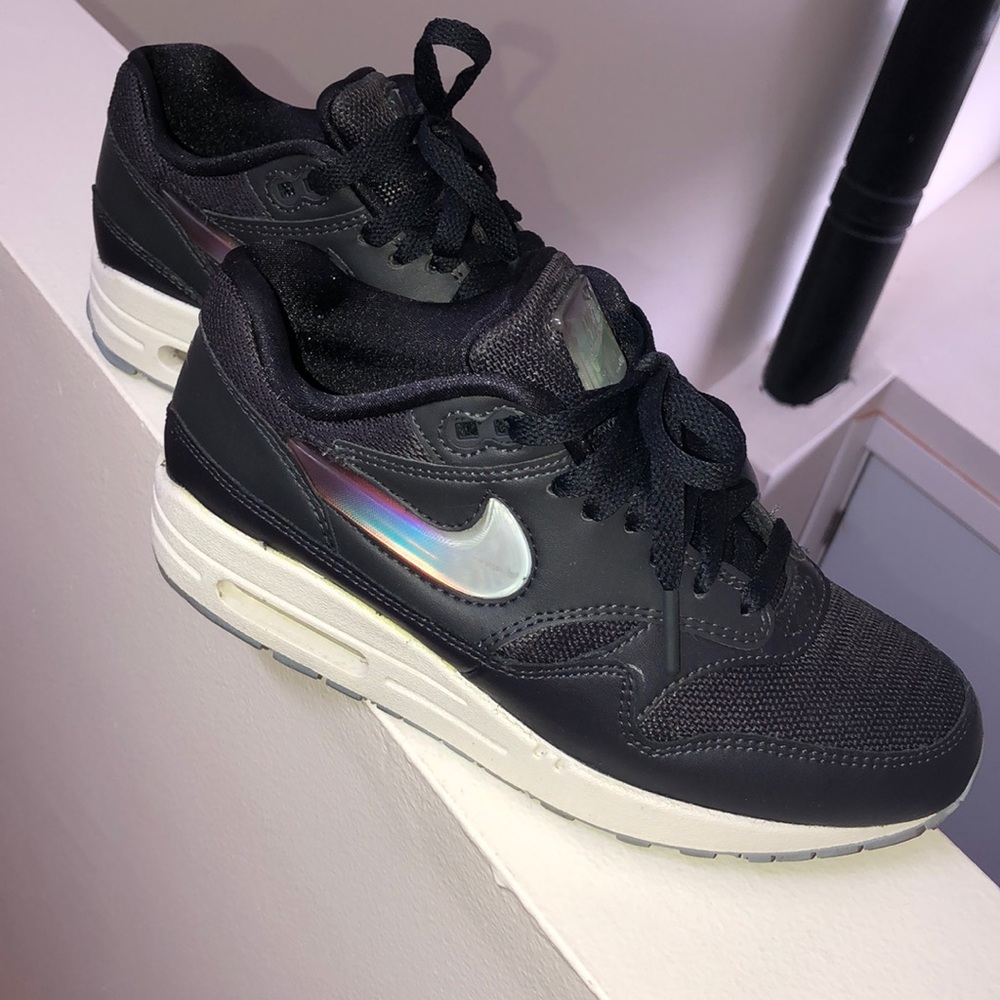 Nike Air Max super comfy.. For everyday wear
